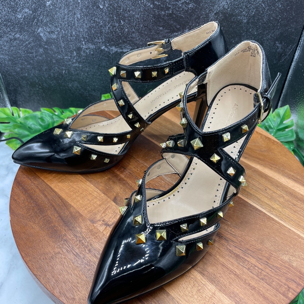 NWOT Adrienne Vittadini Patenr Leather Studded Pump